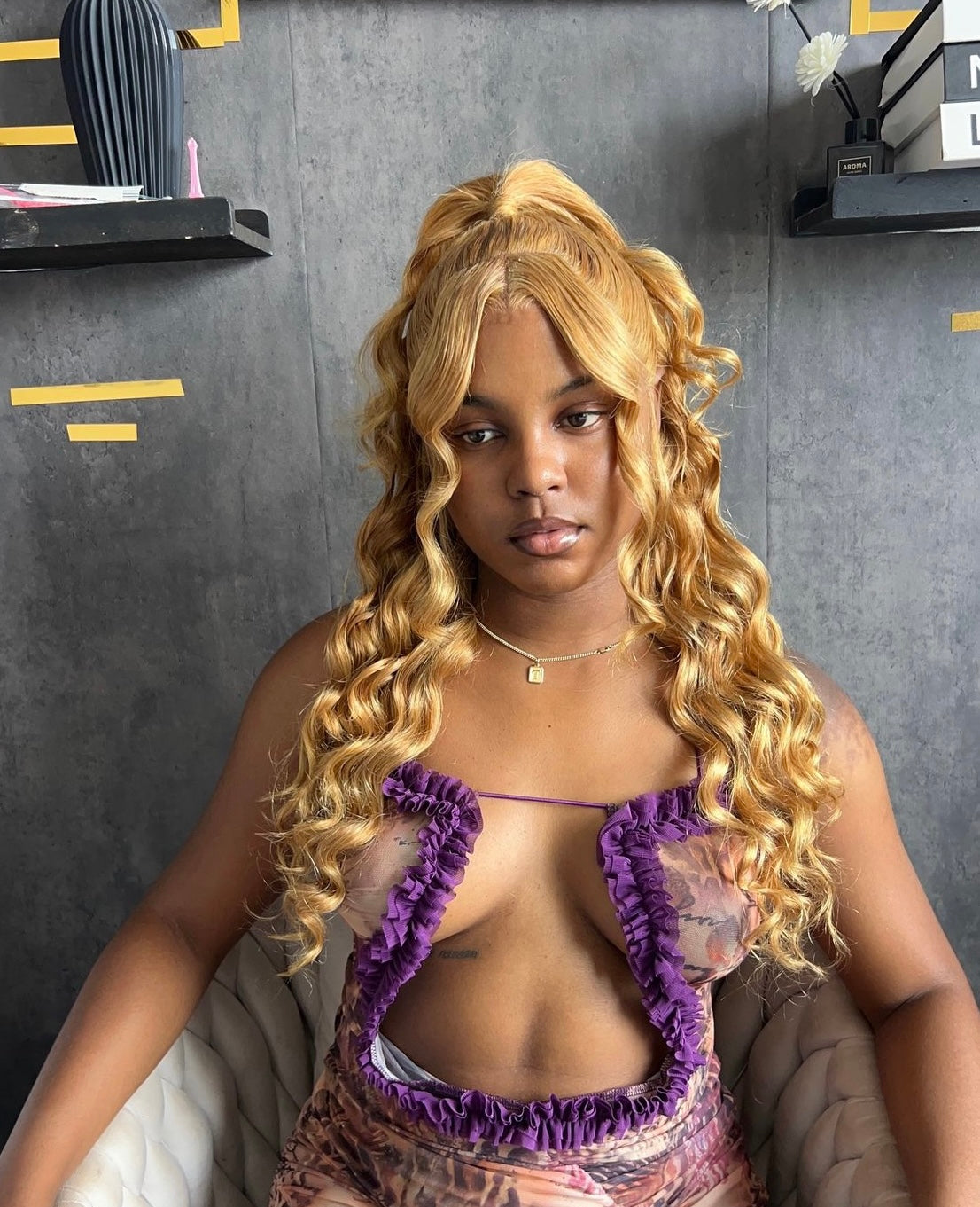 27 / HONEY BLONDE WIGS